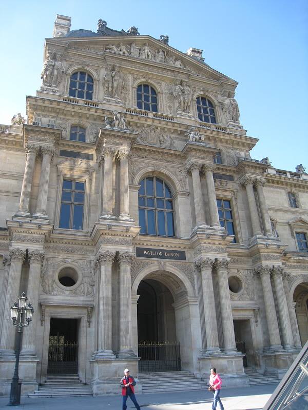 Louvre - vstup do pavilnu Denon