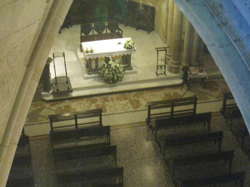 Krypta pod hlavnm oltrom s pozostatkami Gaudho