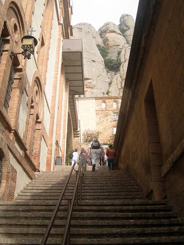 Montserrat Monastery - schody na nmestie