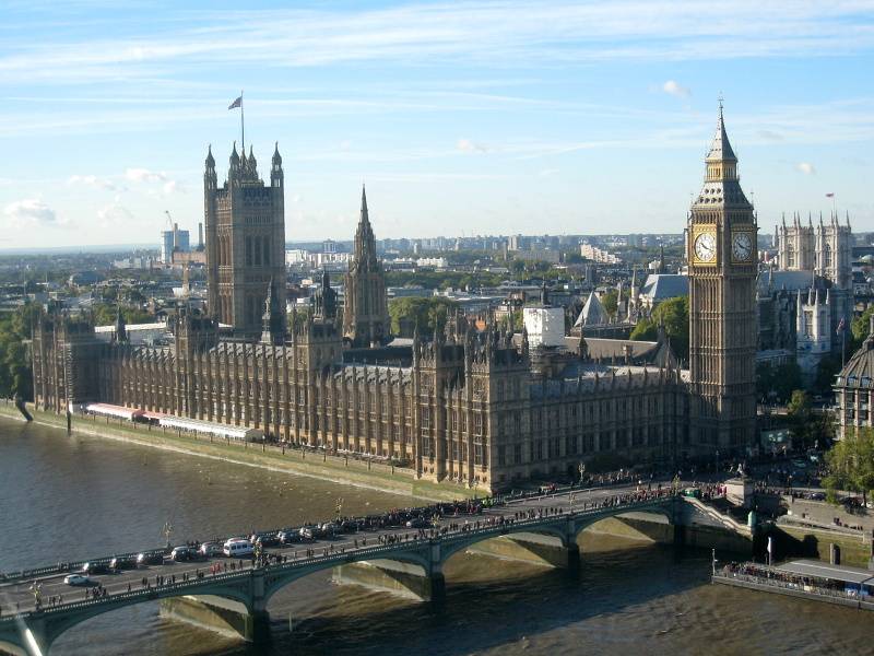 Parlament a Big Ben z London Eye