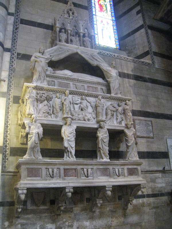 Siensk katedrla -  Hrobka biskupa Pecciho od Donatella