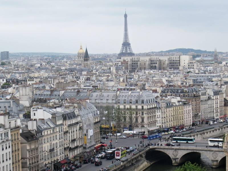 Notre Dame  - vhad z Galrie Chimr - Eiffelovka a Kupola Invalidovne