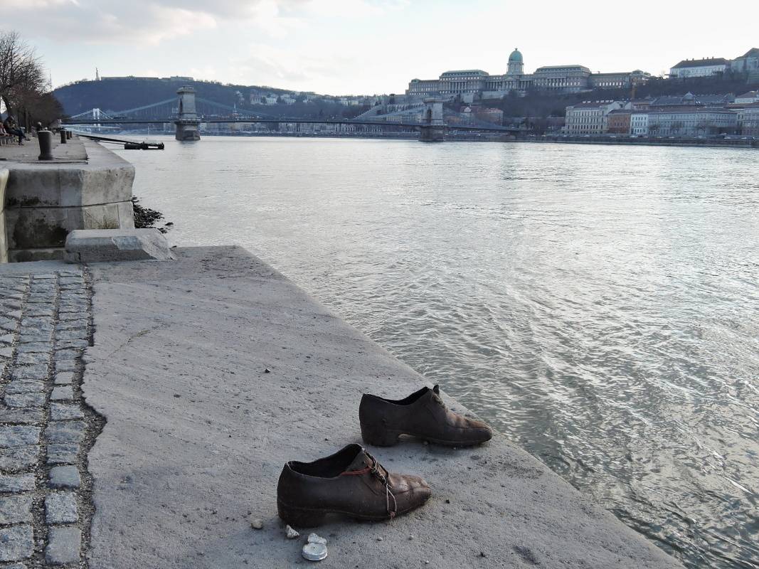 Pamtnk Holokaustu - Topnky na brehu Dunaja