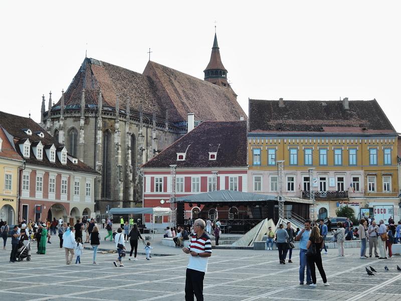 Malebný roh Radničného námestia s Čiernym kostolom