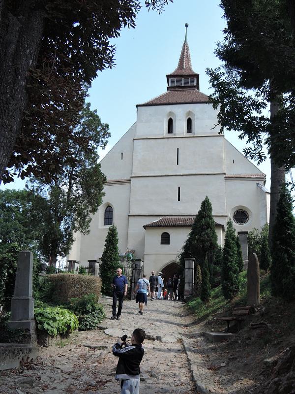 Evanjelický kostol sv. Mikuláša, fotený už z priľahlého cintorína