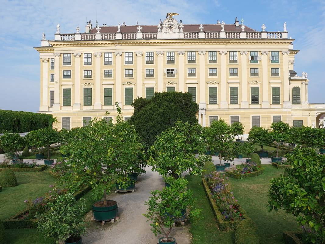 Zhrady korunnho princa Rudolfa (Privy Garden) - Schnbrunn z boku