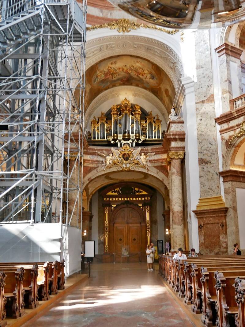 Kostol sv. Karola Boromejskho - pohad na hl. vstup (vstupuje sa zboku)