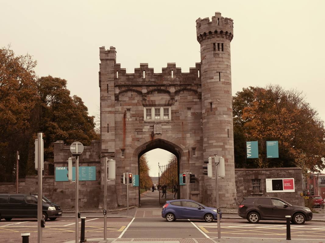 Brna do parku pri vznici Kilmainham Gaol