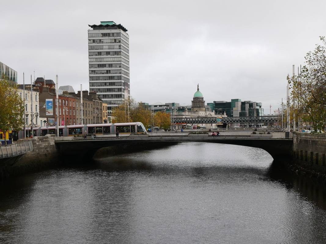 Dublin - vhad z O'Connel most 