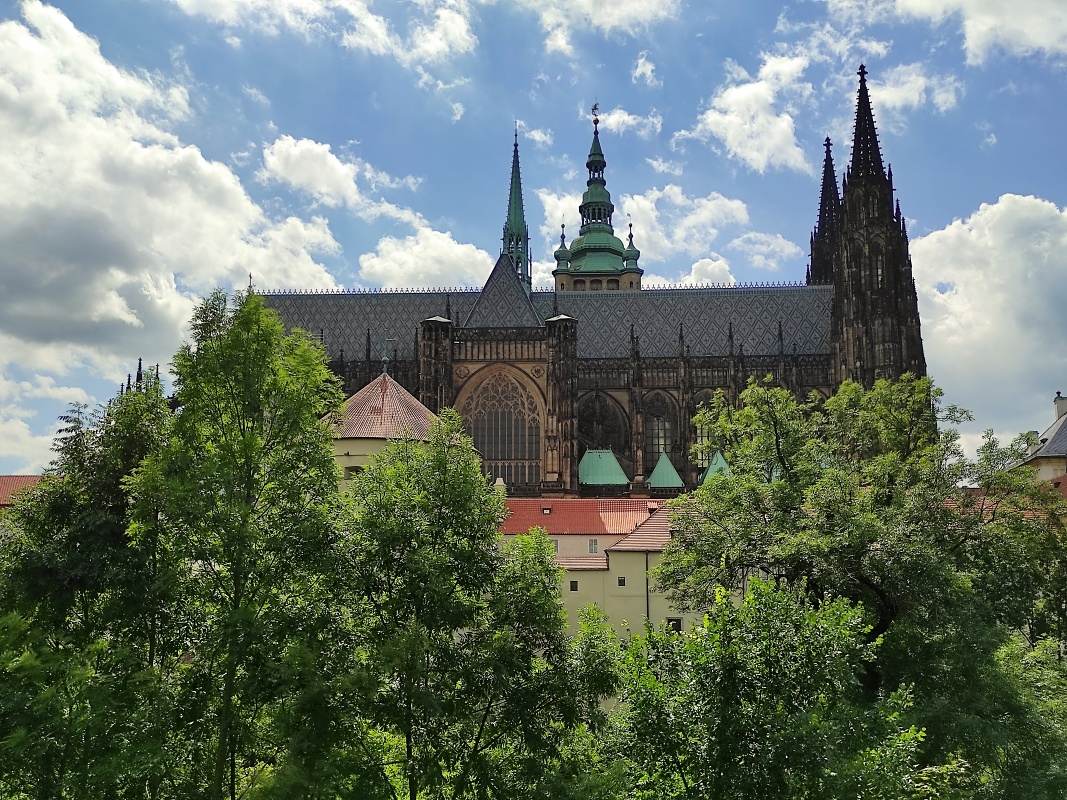 Vhad na Prask hrad z Krovskej zhrady