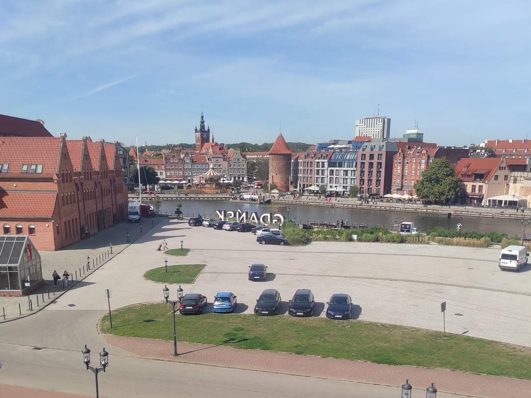 Výhľad z Amber Sky na Gdaňsk - nápis Gdaňsk