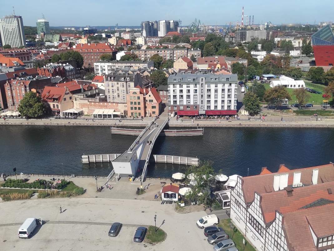 Výhľad z Amber Sky na Gdaňsk - most Olowianka