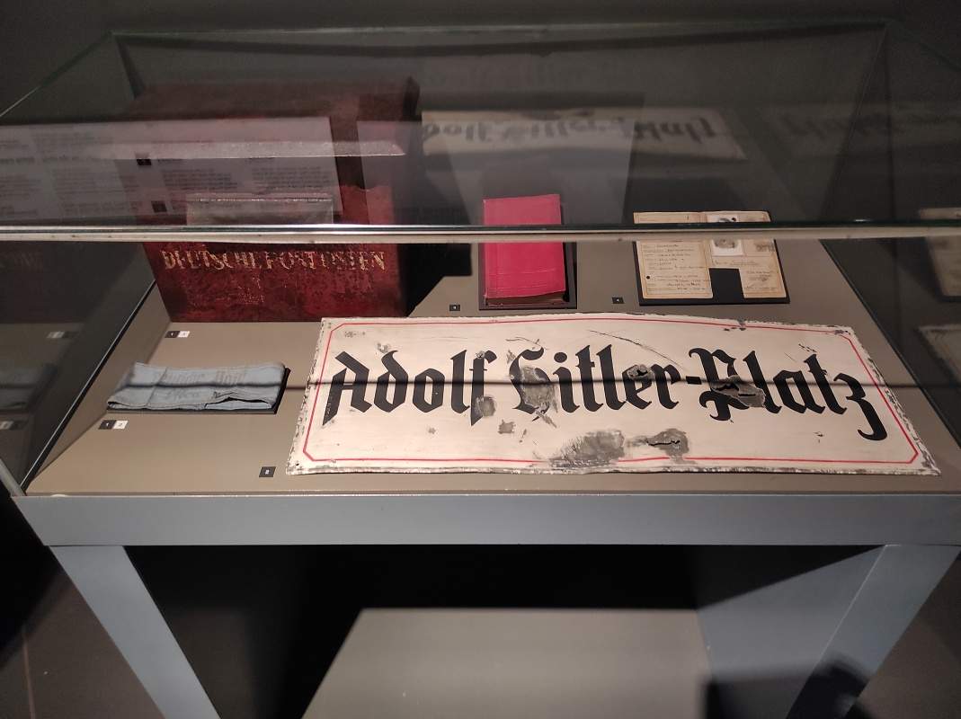 Múzeum II. sv. vojny - Adol Hitler Platz - našťastie už nie je