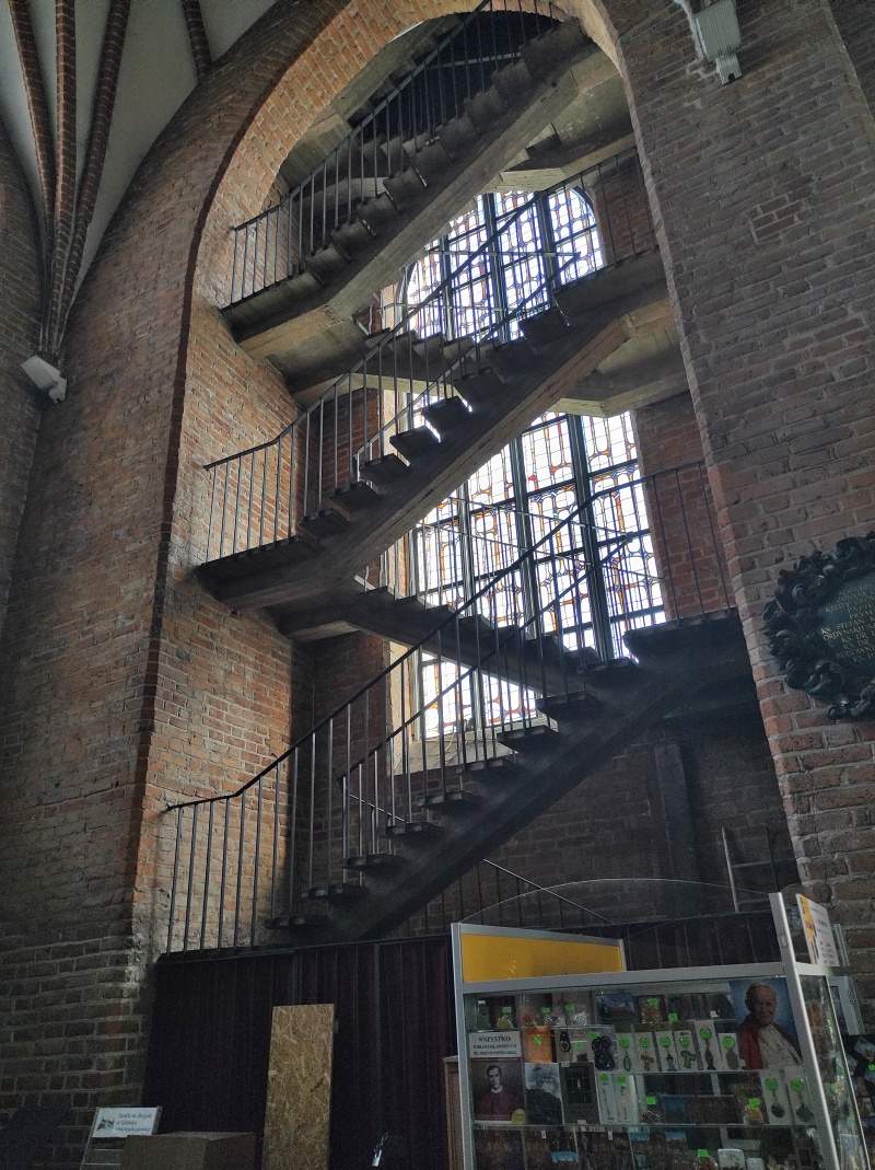 Bazilika sv. Brigity - zvláštne schody na vežu, neprístupné