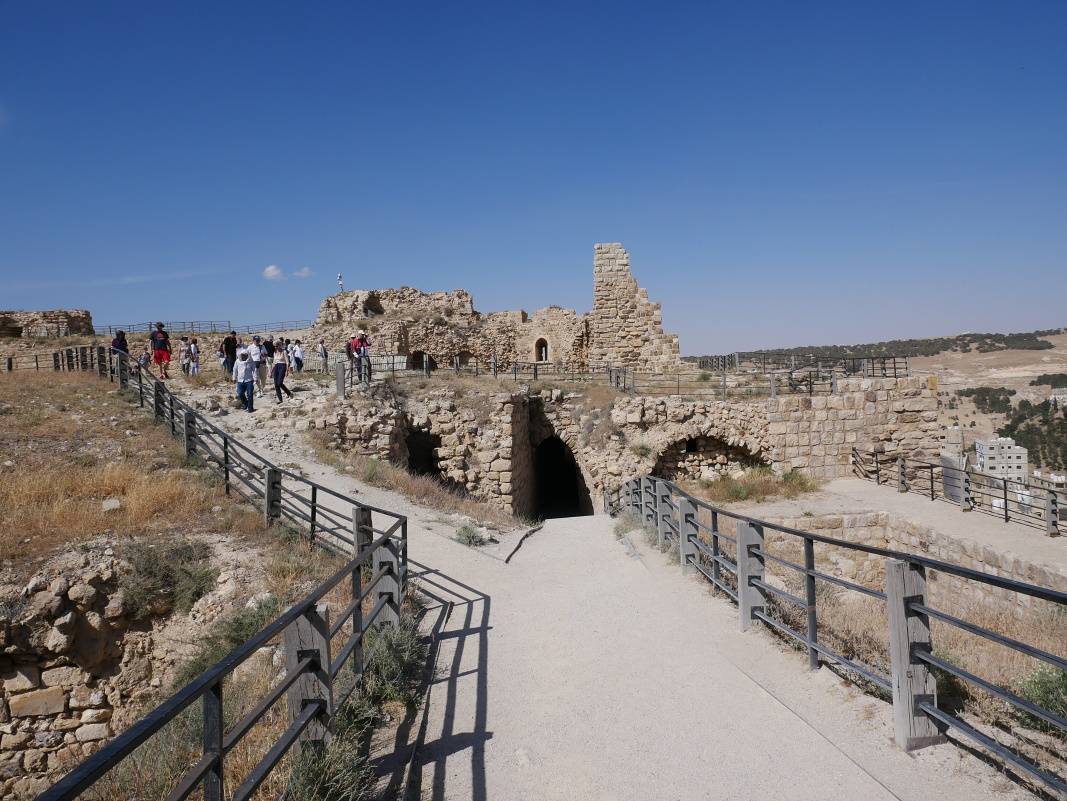 Hrad Karak - ruiny i vstupy do podzemia