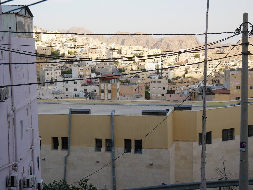 Výhľad z okna hotela Sharah Mountains Hotel - pohorie Petra