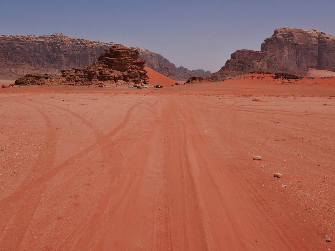 Veľká červená duna z diaľky ... dovidenia ...