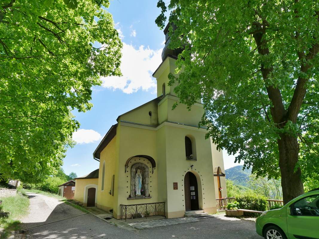 Vlkolnec - Rmskokatolcky kostol Navtvenia Panny Mrie z r. 1875