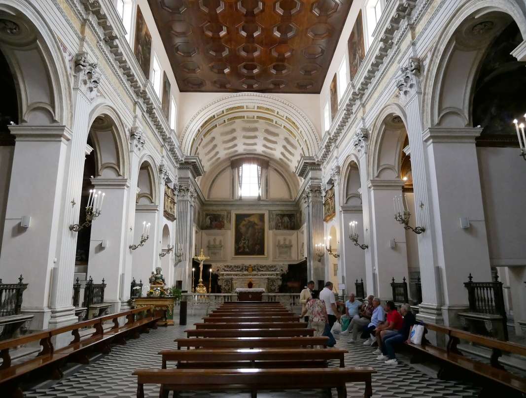 Kostol Sant'Anna dei Lombardi - hlavn lo