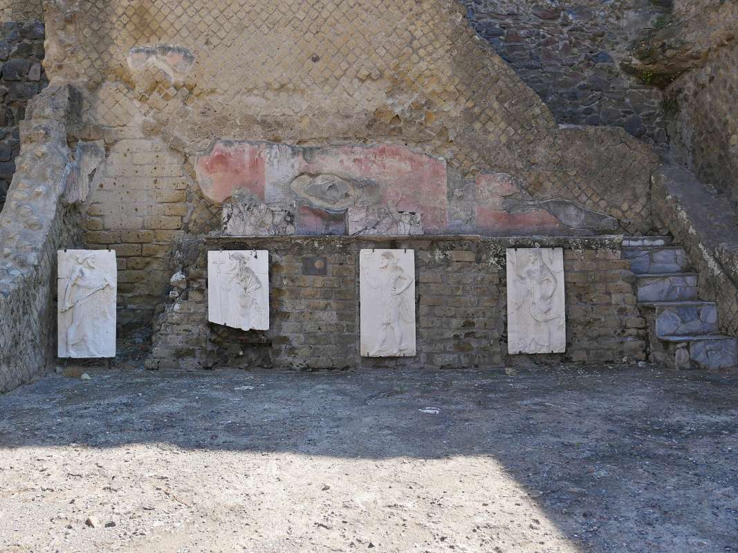 Area sacra - Sacello dei Quattro dei - Posvtn trv - Chrm tyroch bohov - Minerva, Merkr, Neptn a Vulkn - ochrancovia obchodu a vroby