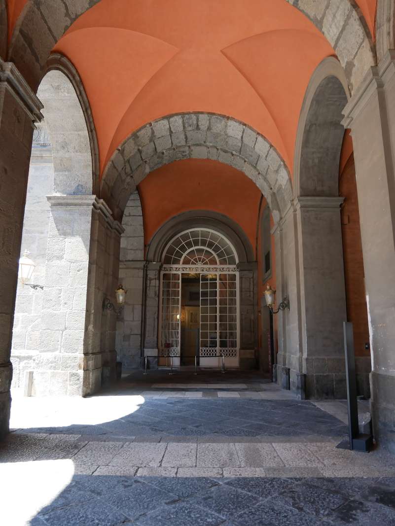 Krovsk palc v Neapole (Palazzo Reale di Napoli) - vstup do palca