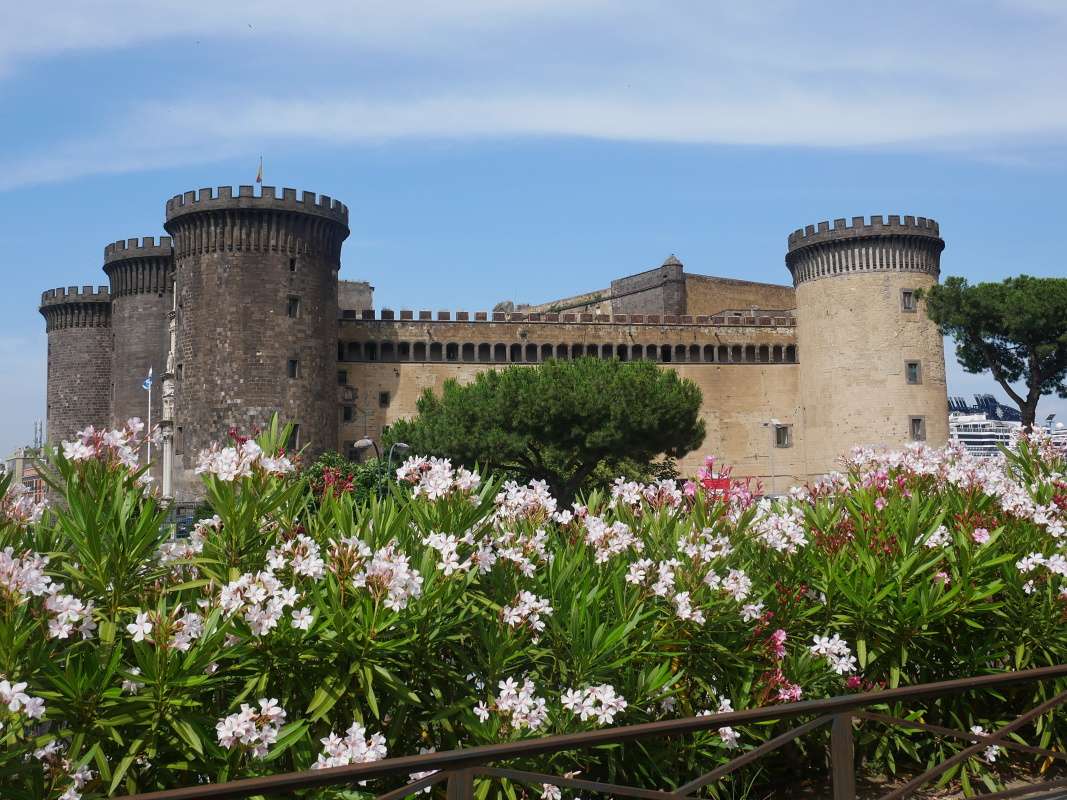 Vhad na Castel Nuovo od Galrie asu