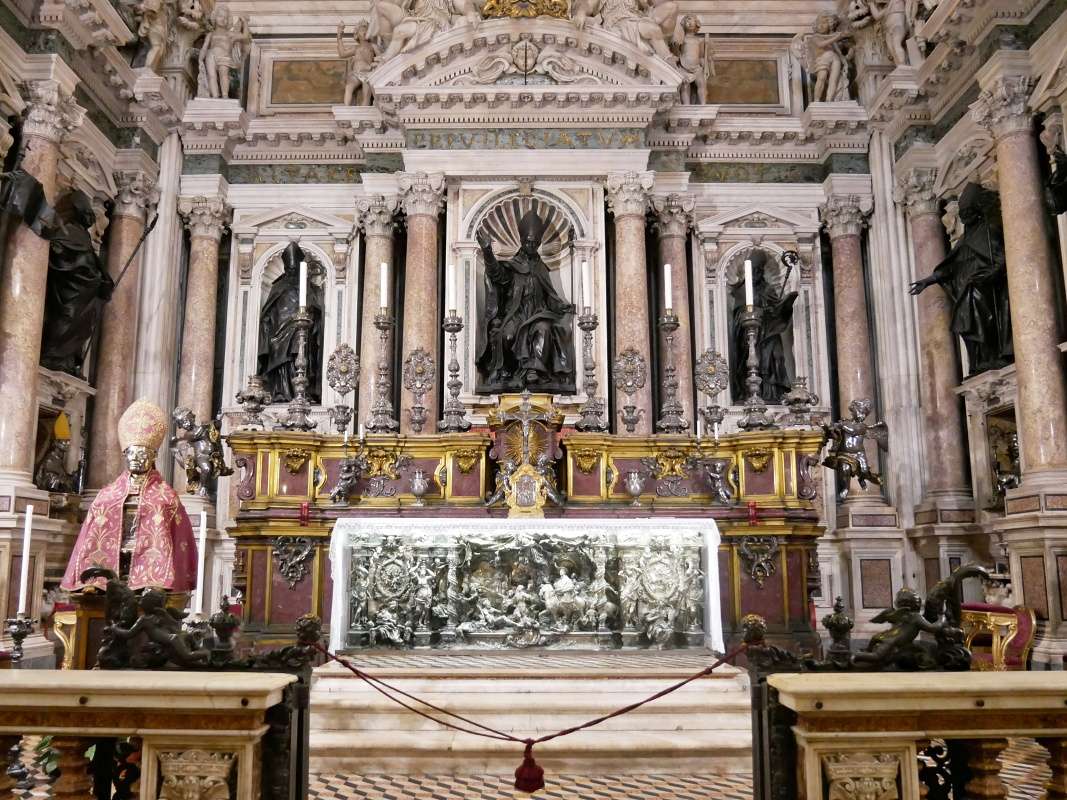 Neapolsk katedrla - kaplnka san Gennaro - strieborn oltr
