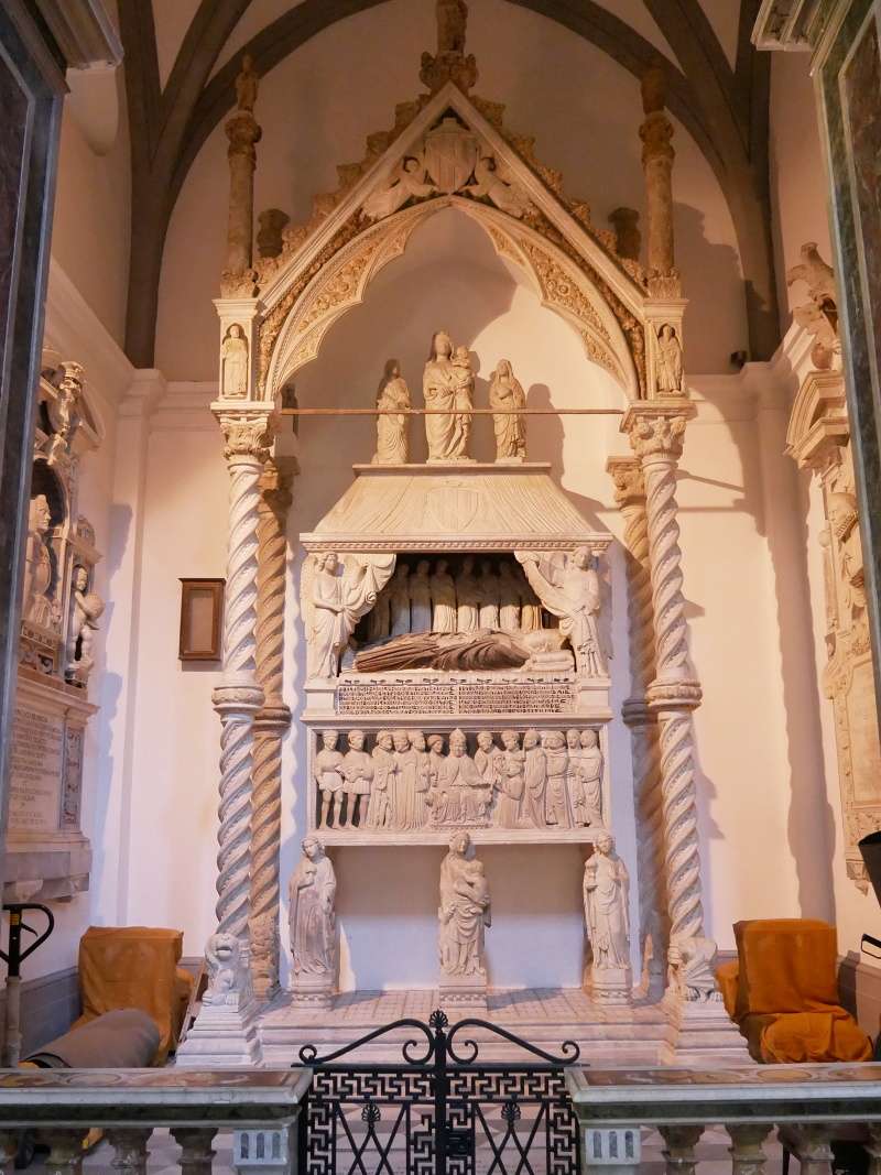 Neapolsk katedrla - jedna z bonch kaplniek