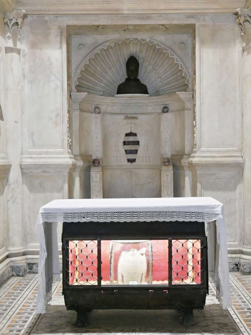 Neapolsk katedrla - krypta san Gennara, Relikvir San Gennaro v kaplnke Succorpo