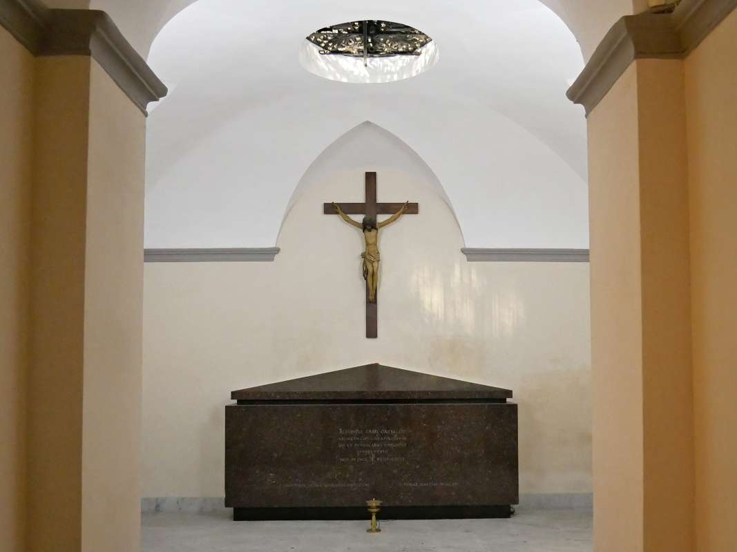 Neapolsk katedrla - krypta san Gennara, sarkofg biskupa Alfonsa Castalda