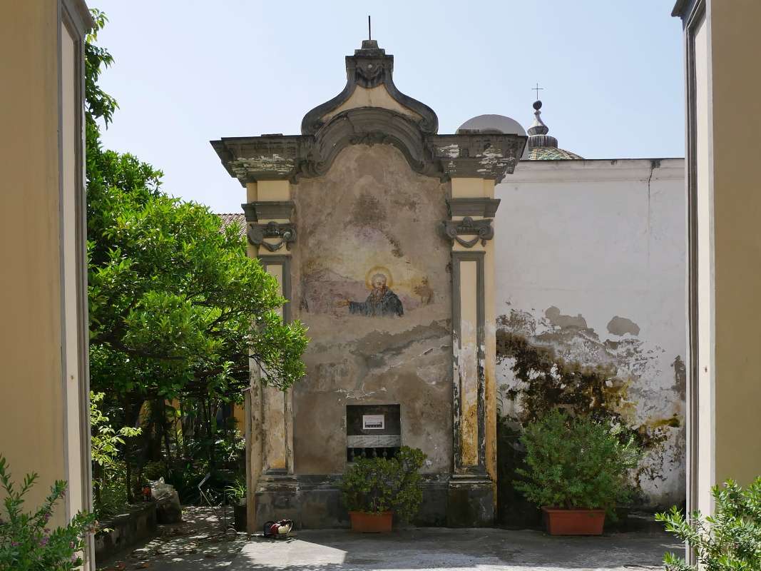 Kltor San Gregorio Armeno - ovldanie fontny s freskou sv. Benedikta