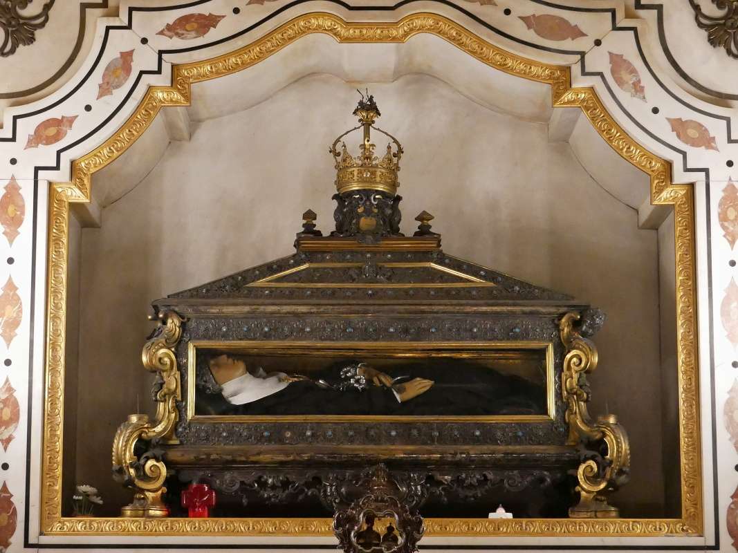 Kostol San Gregorio Armeno - relikvir sv. Patrcie Kontantnopolskej (r. 664-685), patrnky Neapola
