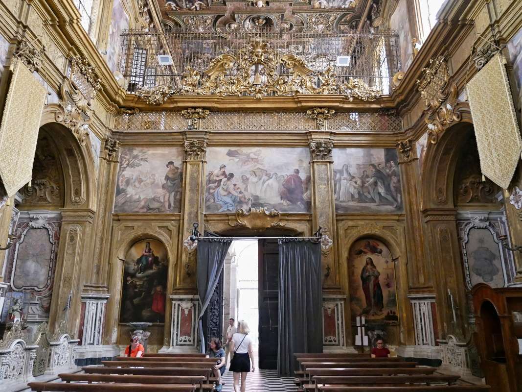 Kostol San Gregorio Armeno - vstup, fresky Luca Giordana - Prchod armnskych mnok na breh Neapola, v strede Preklad tela sv. Gregora, vpravo Vtanie Neapolanov u mnok