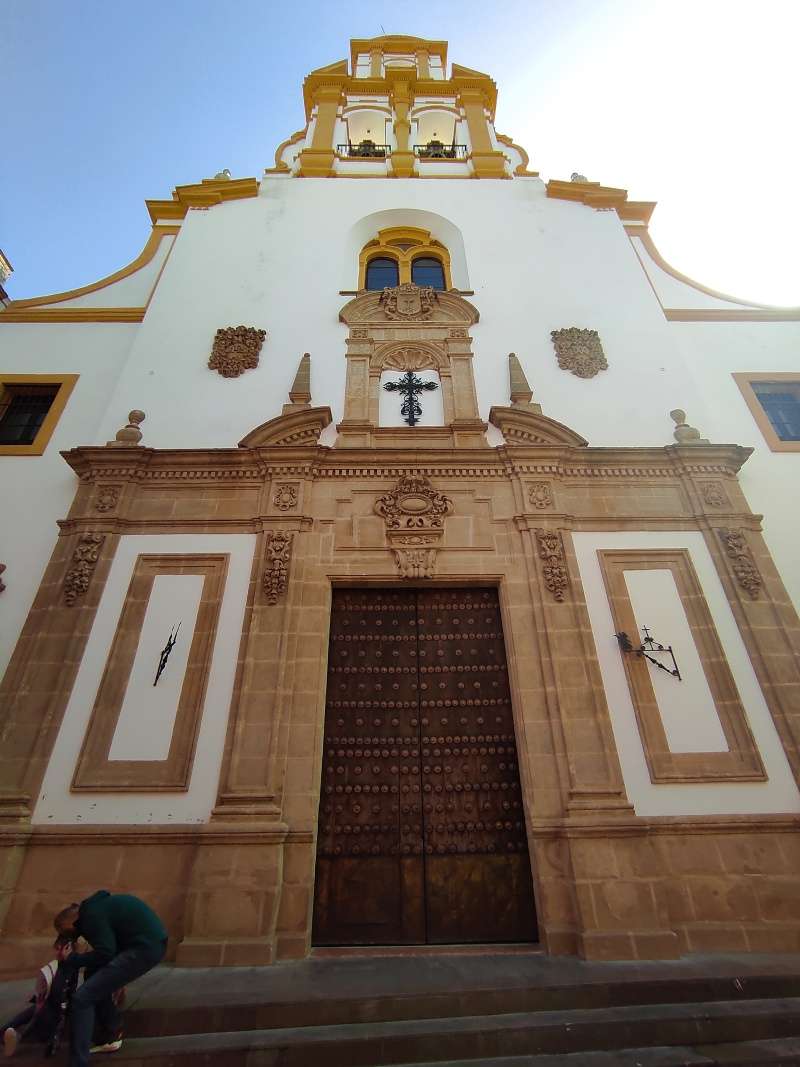 Kostol Iglesia de Santa Cruz pred Casa de Salinas