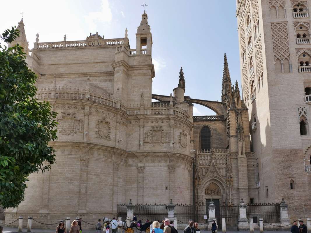 La Giralda a ksok Katedrly - Brna zvonov (Puerta de Campanillas)