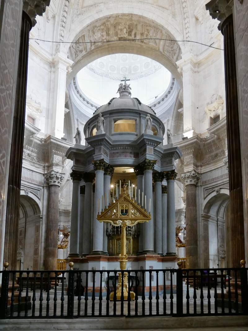 Katedrla v Cdize - hlavn oltr od zadu