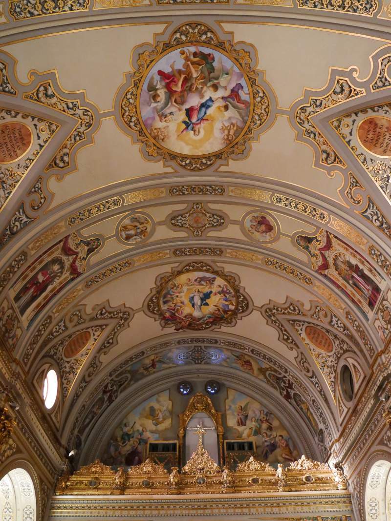 Bazilika de la Macarena - strop od hl. oltra k vstupu