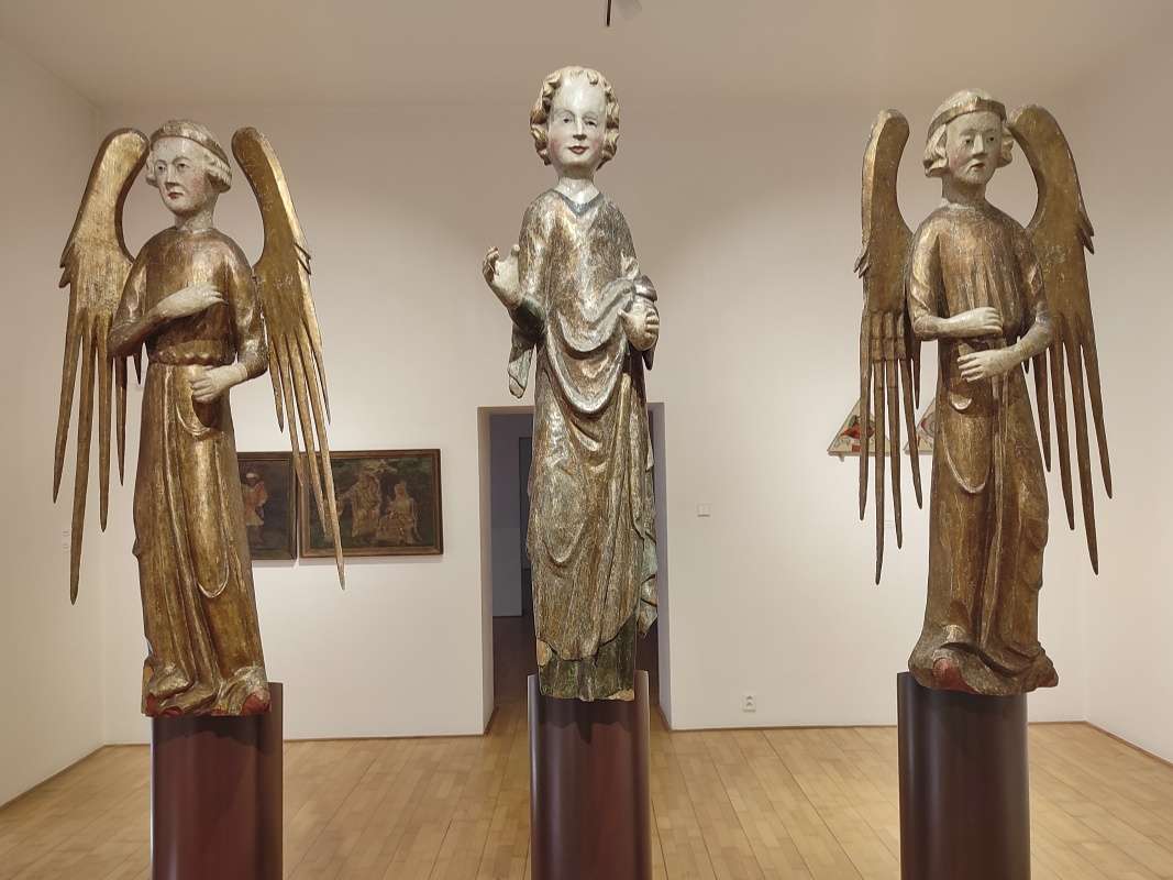 Anjel (vpravo), 1. polovica 14. storoia, Zbre, Orava, drevorezba, vka 92 cm