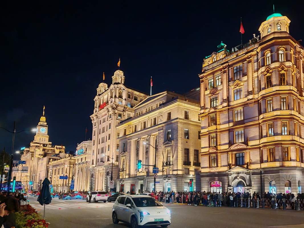 Tak nakoniec pokračujeme k vyhliadke na Pudong nad riekou Huangpu