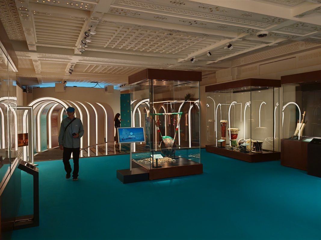 Expozícia ománskych hudobných nástrojov