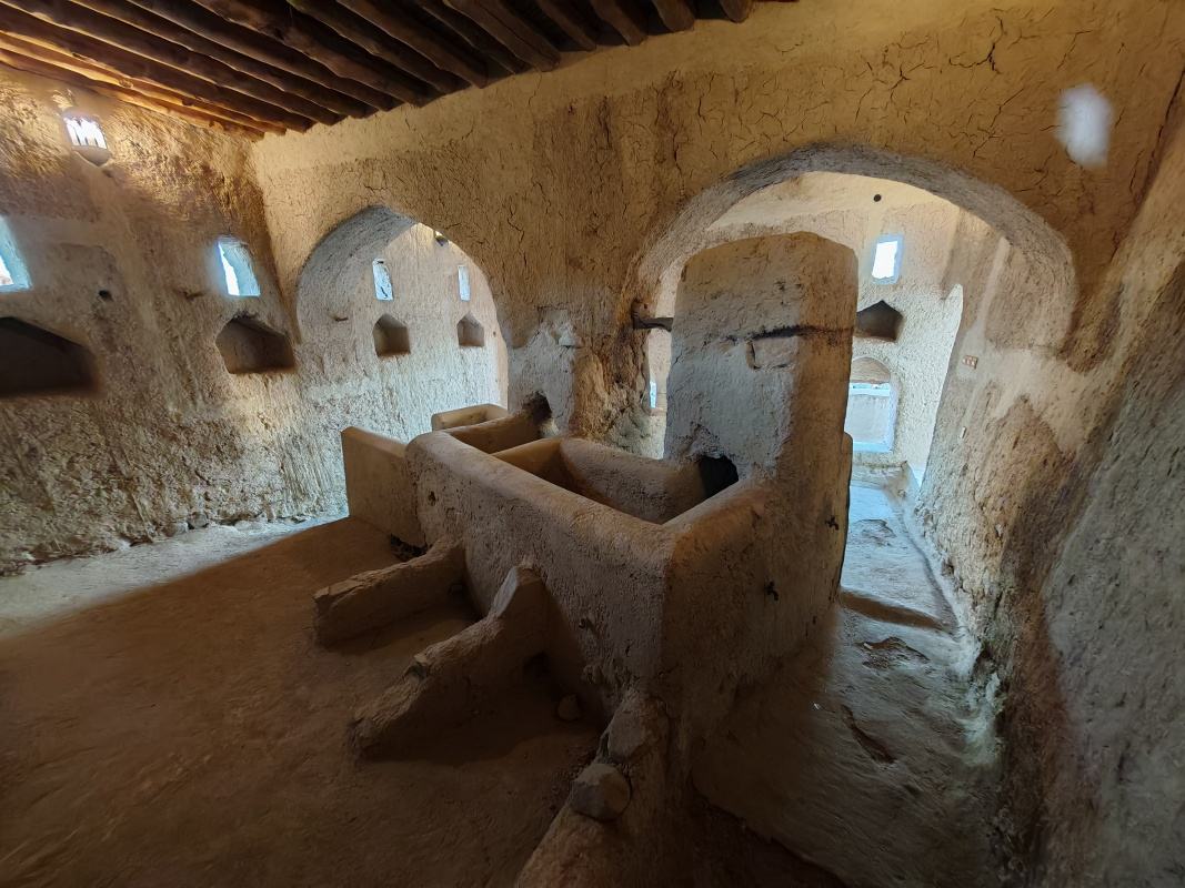Historická mešita Bahla, miestnosť na umývanie