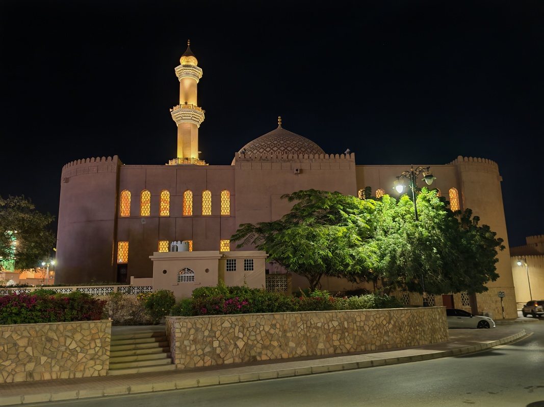 Historická Nizwa, mešita Jamea Al-Qala'a