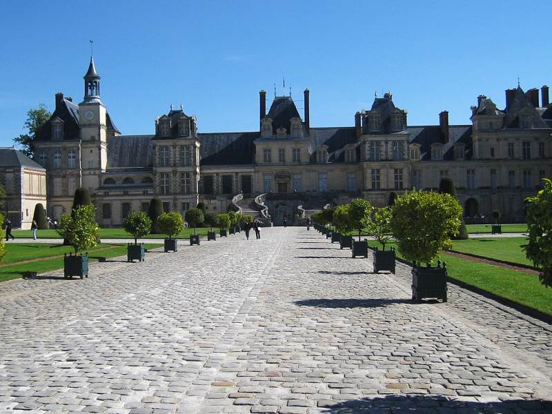 Zámok Fontainebleau - pohľad od vstupu