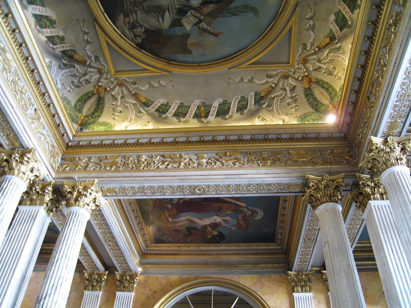 Louvre - intriér