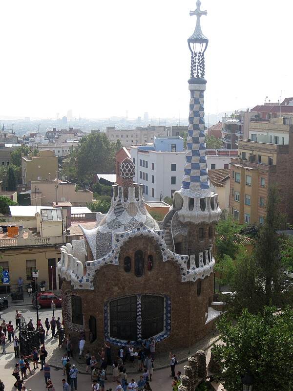 Park Güell - druhý medovníkový domček pri vstupe