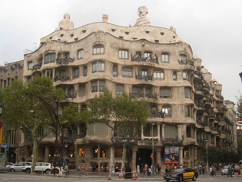 Gaudí : Casa Milá alebo La Pedrera (Kameňolom)