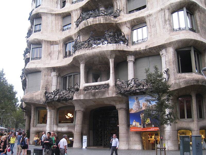 La Pedrera - mohutný vstup