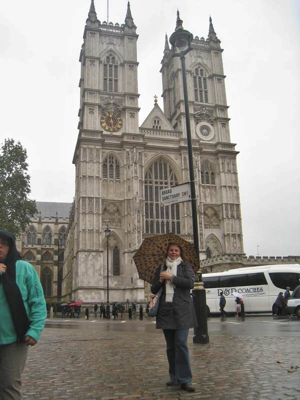 Londýnske počasie pred Westminsterským opátstvom (západný vstup)