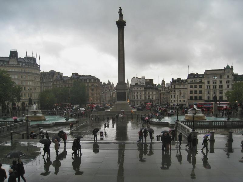 Trafalgar square od Národnej galérie (Nelson je len od zadu :))