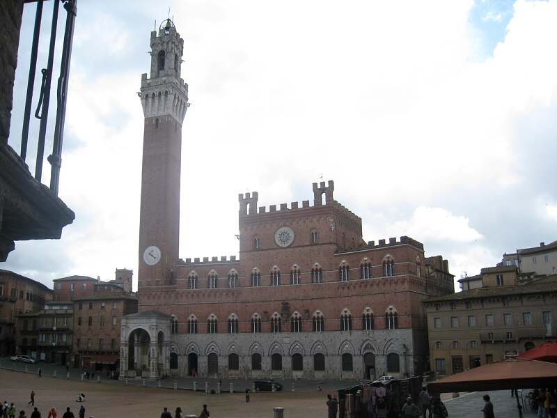 Piazza del Campo s radnicou